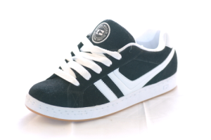 GLOBE BLITZ SHOE IN BLACK/WHITE/GUM
