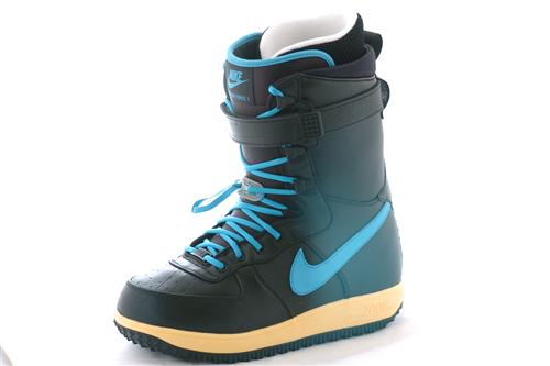 NIKE ZOOM AIR FORCE 1 SNOWBOARDING BOOTS IN BLACK AND VIVID BLUE