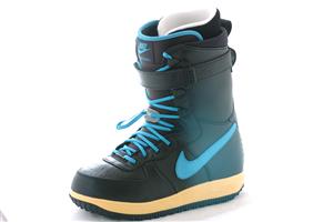 NIKE ZOOM AIR FORCE 1 SNOWBOARDING BOOTS IN BLACK AND VIVID BLUE