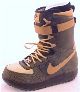 NIKE ZOOM AIR FORCE 1 SNOWBOARD BOOT IN DARK ARMY AND METALLIC GOLD