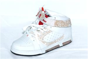 ES TT DELUXE SHOE IN WHITE, BLACK, AND RED