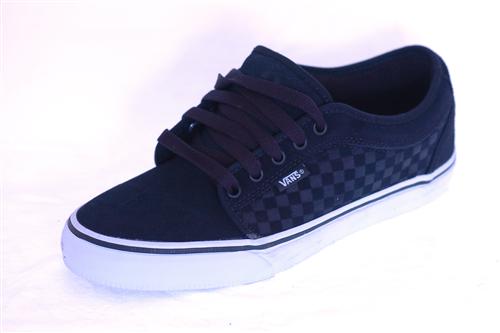 VANS CHUKKA LOW SHOE IN MIKE GIANT AND BLACK