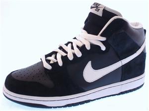 NIKE DUNK HIGH PRO SB SHOE IN BLACK AND WHITE
