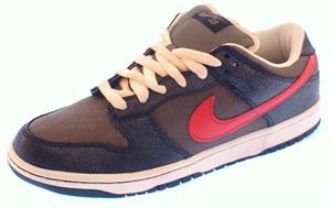 NIKE DUNK LOW PREMIUM SB SHOE IN BLACK AND ATOM RED