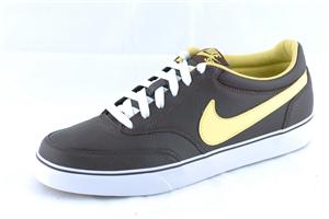 NIKE ZOOM AIR HARBOR SB SHOE IN BAROQUE BROWN AND VOLTAGE YELLOW