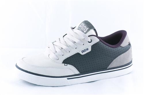 DVS DAYTON SHOE IN WHITE AND GREY
