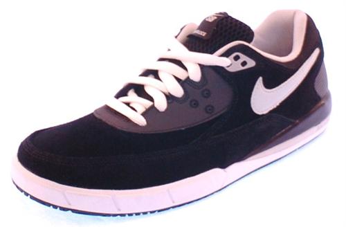 NIKE SB AIR VELOCE SHOE IN BLACK AND SILVER