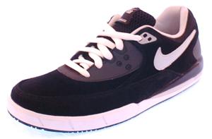 NIKE SB AIR VELOCE SHOE IN BLACK AND SILVER