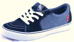 VANS AV SK8 LOW SHOES IN DRESS DOWN AND BLACK