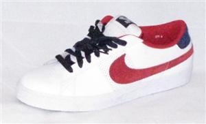 NIKE BLAZER LOW PREMIUM SB SHOE IN WHITE AND SPORT RED