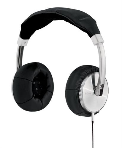 NIXON MASTER BLASTER HEADPHONES IN BLACK
