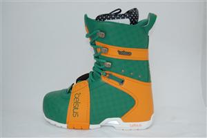 CELSIUS CIRRUS SNOWBOARD BOOTS IN GREEN AND ORANGE