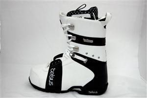 CELSIUS CIRRUS SNOWBOARD BOOTS IN WHITE AND BLACK
