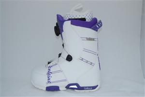 CELSIUS WOMENS CLOUD 9 BOA SNOWBOARD BOOTS IN WHITE AND PURPLE