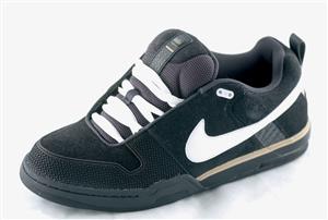 NIKE 6.0 AIR INSURGENT SHOE IN BLACK, WHITE, ANTHRICITE, AND METALIC GOLD