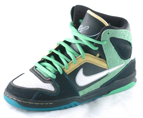 NIKE 6.0 ZOOM ONCORE HIGH SHOE IN BLACK, WHITE, AND GREEN SPARK