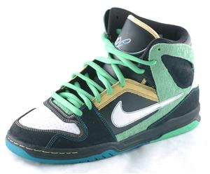 NIKE 6.0 ZOOM ONCORE HIGH SHOE IN BLACK, WHITE, AND GREEN SPARK