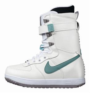 NIKE WOMENS ZOOM FORCE 1 SNOWBOARD BOOTS IN WHITE, AZURE AND MATTE SILVER