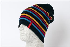 DISCRETE CLIQUE BEANIE IN BLACK