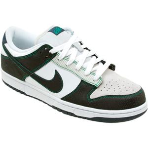 NIKE 6.0 DUNK LOW SHOE IN BLACK AND BLACK JETSTREAM-S GREEN